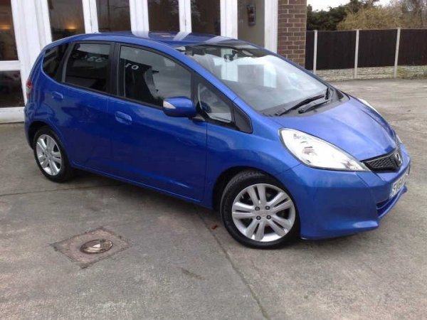 Honda Jazz 1.4 i-VTEC ES Plus 5dr driver side angle view