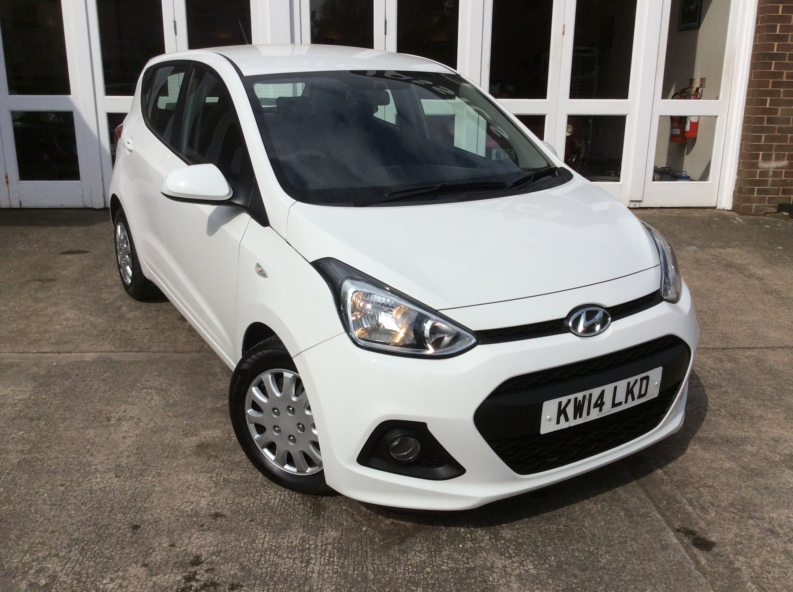 HYUNDAI I10 SE AUTO PRICE 8,990 STOCK STATUS IN STOCK REGISTERED 27 06 2014...