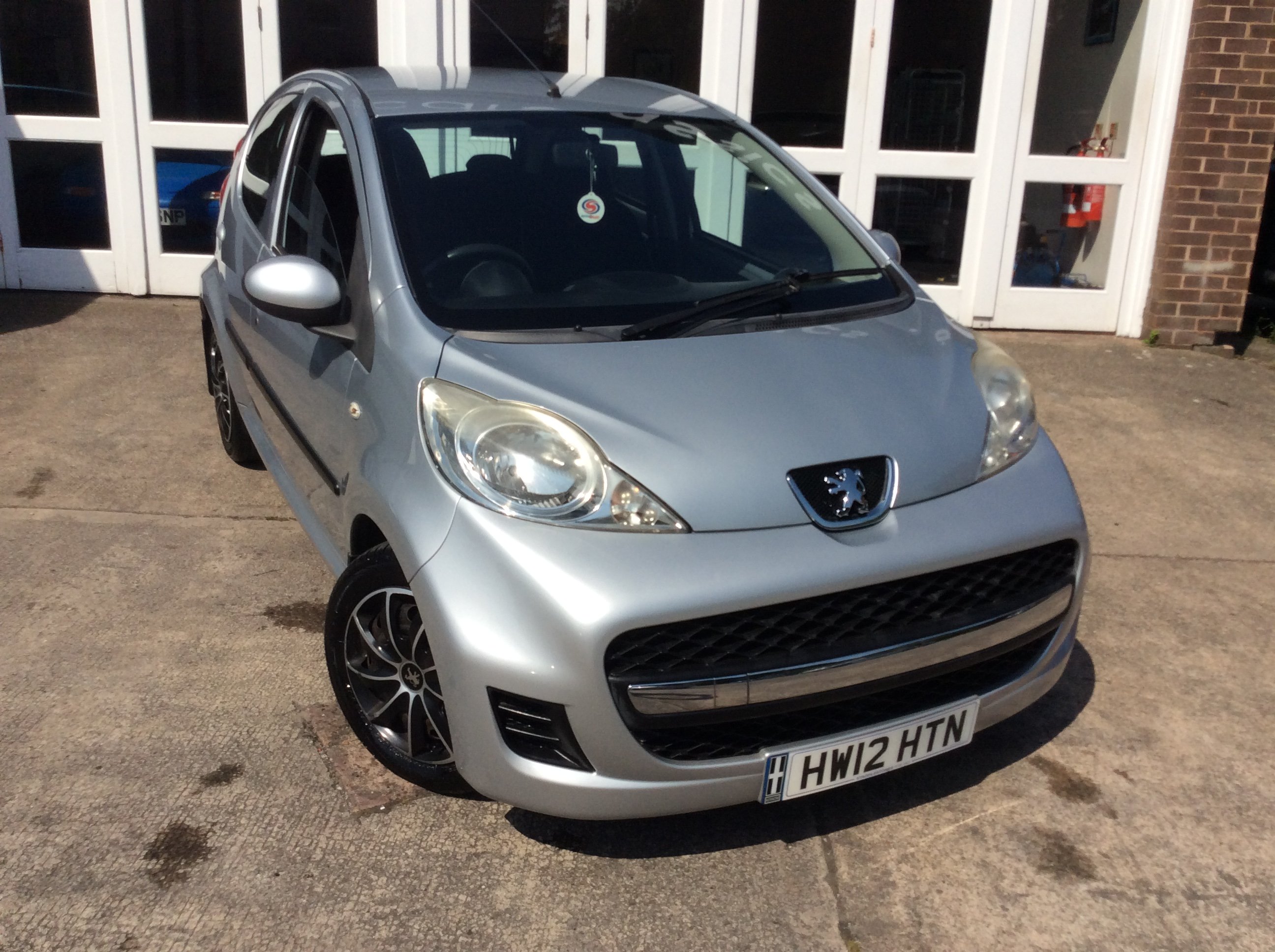 2012 Peugeot 107 — photo 1 of 5